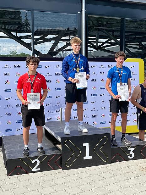 Kai Konopacki (links) auf dem Podium bei den Deutschen Meisterschaften U18, daneben Sieger Jan Plewka und der Drittplatzierte Linus Holzhey